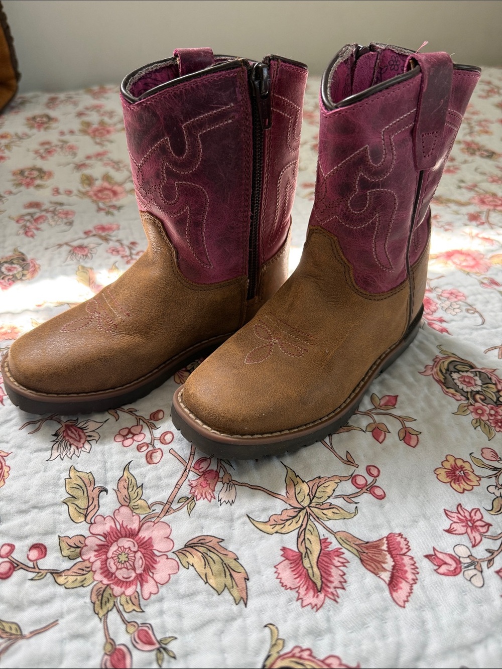 NEW W/out tags Shyanne Brown and Pink Girls' Western Zip-Up Boots